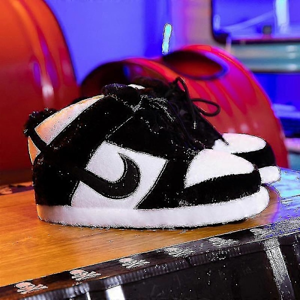 Jordan Style Sneakerslippers - Unisex Sneakerslippers i én størrelse, Sort Farve, af