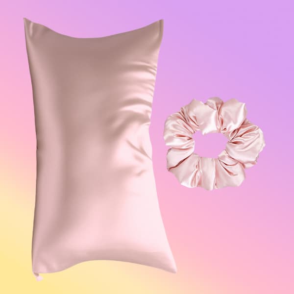 Luksuriøst 2-delt satinsæt: Pudebetræk og Scrunchie Pink