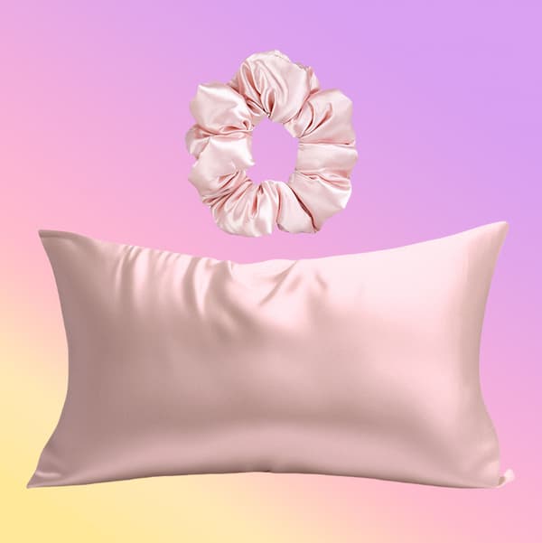 Luksuriøst 2-delt satinsæt: Pudebetræk og Scrunchie Pink