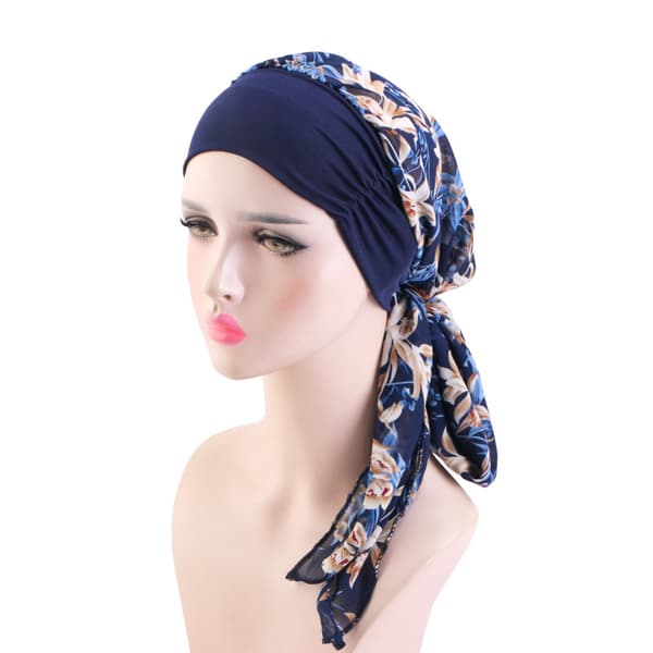 Stilig elastisk hatt med bred brem og sjal - blomsterdesign
