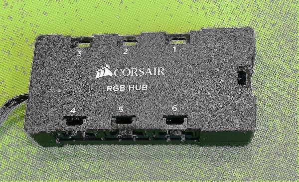 Til Corsair Lightning Node Pro Commander Crystal Corsair 6-port RGB LED-blæserhub
