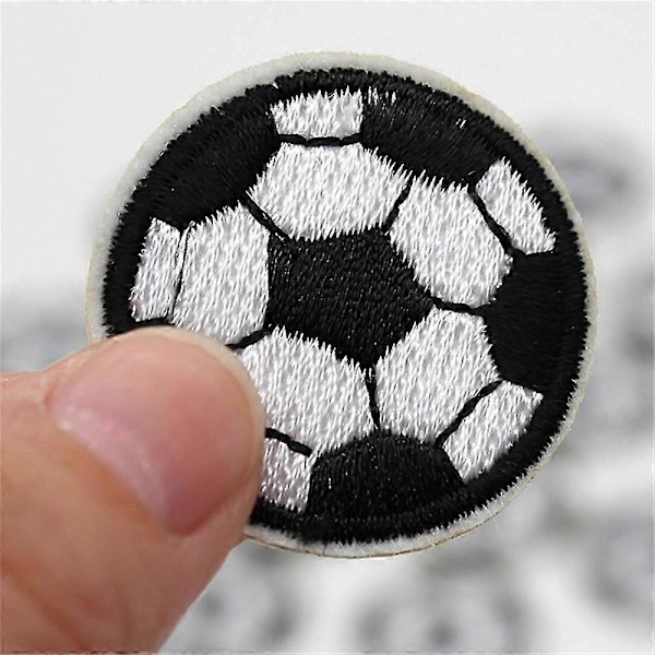 4cm Tecknad Fotboll Stryk På Broderad Patch för Kläder Väska Applikationer DIY Badge Sticker
