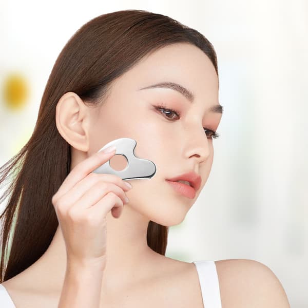 Gua Sha -kasvotyökalu hierontakaavin