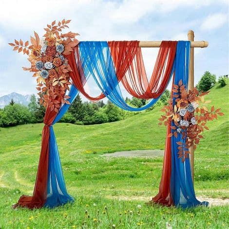 Kunstig blomsterdekorasjon til bryllupsbue, elegant blomsterkrans til seremoni-bakteppe, luksuriøst blomsterarrangement.