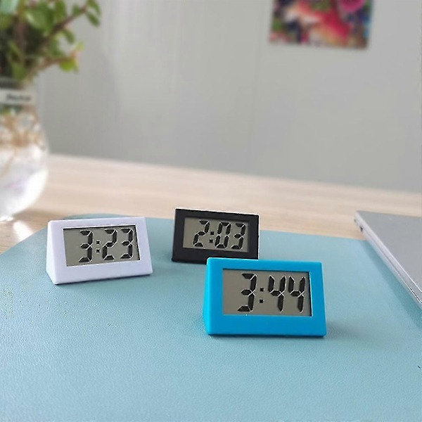 Valkoinen digitaalinen kello, pieni kello, mini, käytettävissä autonkelloksi tai pöytäkelloksi, 5,6 x 3 cm, kumipäällysteinen