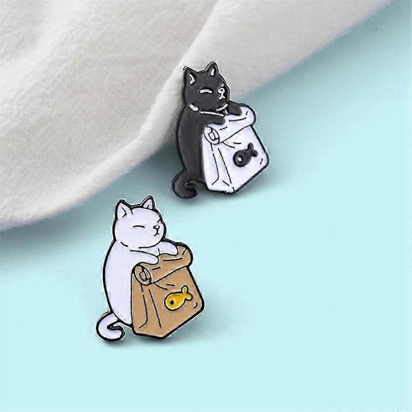 Söt Svart Vit -emalj Fisk Brosch Tecknade Djur Metall Rolig Meme Badge Pins För Kavajslag Barn Kvinnor Väskor