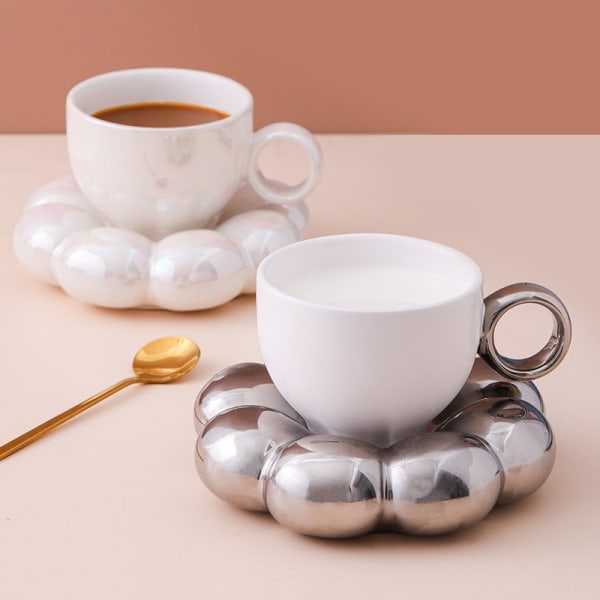 Sødt kop og underkopsæt, blomstret kaffekop og underkopsæt, keramisk kaffekop med underkop, (perlehvid)