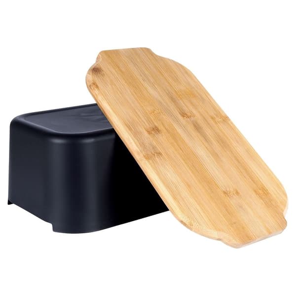 Musta leipälaatikko bambuleikkuulaudalla 1188