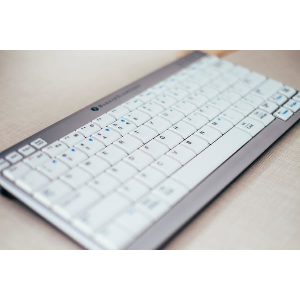 Tangentbord UltraBoard 950 Compact Keyboard Wireless (Nordic) multifärg