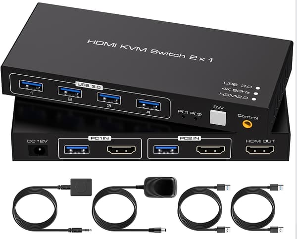 NÖRDIC KVM-switch 2 til 1 HDMI 2.0 4K60Hz til PC, Xbox, PS5 og bærbar computer med 4×USB 3.0-porte