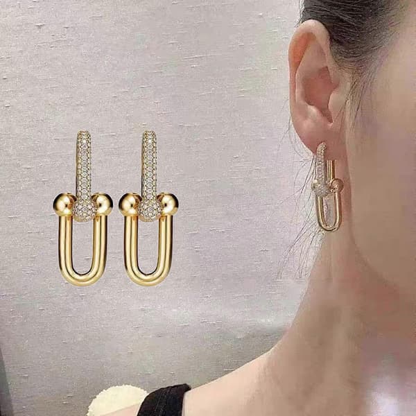Sofistikerade hästsko-örhängen, delikata hästsko-hänge örhängen, perfekt accessoar för professionella
