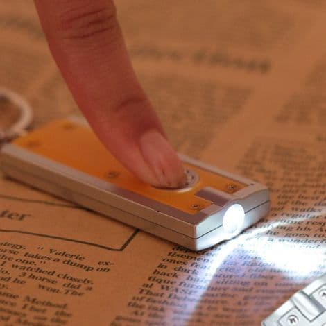 små LED-nyckelringsficklampor för barn (svart och blå)