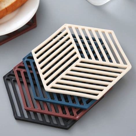 Pieces - Coasters - Minimalist Coaster Set - Silikonbrikker - Med striper og åpent design for gryter, panner og kopper - Fire farger