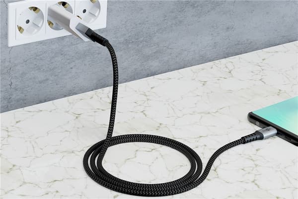 USB-C™ til USB-A tekstilkabel med metallkontakter 0,5 m
