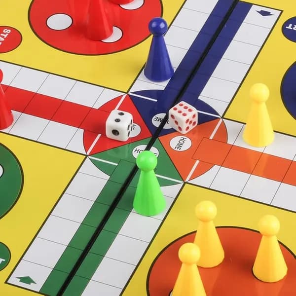 Magnetiskt hopfällbart Ludo-set för fester – Bärbart, hopfällbart brädspel; Pedagogisk leksak för barn och studenter