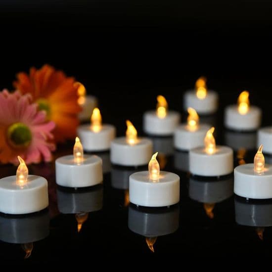 Sett med 24 batteridrevne telys - Realistiske og lysende LED-telys - Flammerfrie. Varmhvit