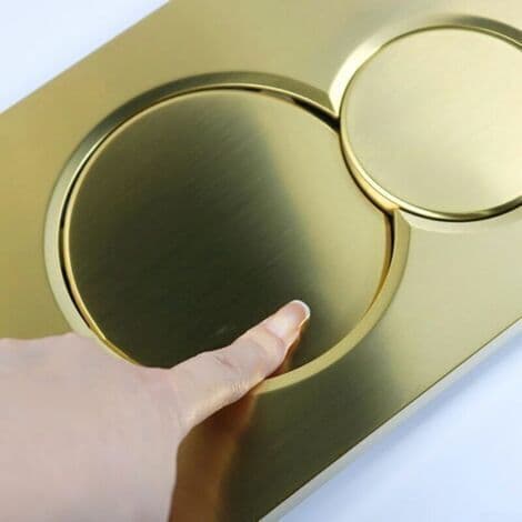 Geberit Sigma01 Kompatibel Spyleplate – Børstet Gullfinish, Diskret Design, Ref 115.770
