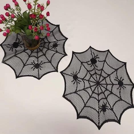 Sett med 4 Halloween spindelvev-dekkebrikker til Halloween borddekorasjon