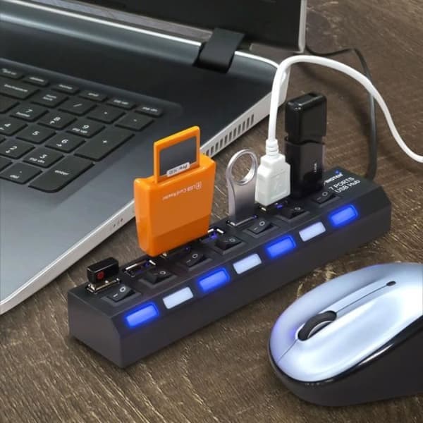 INSTEN Multi-Port Hub - 7 USB 2.0-porter - Høy hastighet - Av/på-knapper - Svart