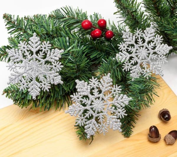 Glitrende juletræsdekorationer i plast (10 cm, sølv)