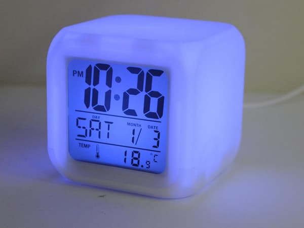 Herätyskello - Digitaalinen LED-valolla ja lämpömittarilla - Kello