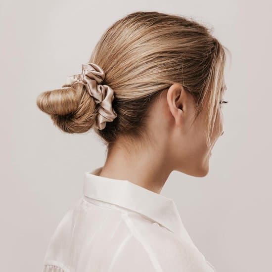 Satin scrunchie - 2 stk. - Silkehår scrunchies - Luksuriøse satin scrunchies - Hårelastikker - Satin hårelastikker - Hår scrunchie - Hårbånd - Scrunchie