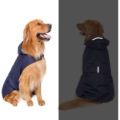 Ekstra stor regnfrakk med hette til hunder med refleksstriper. 100 % vanntett regnjakke til hund.
