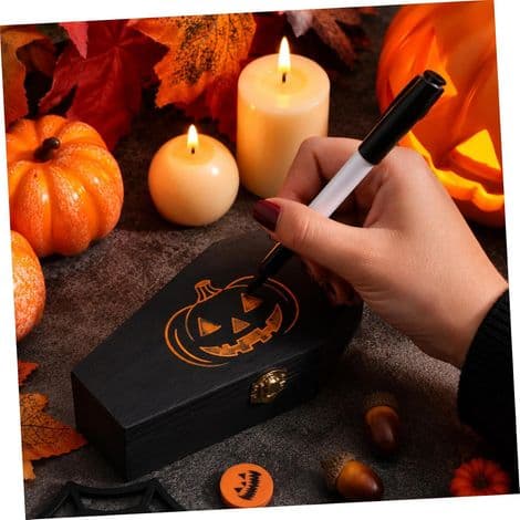 Beige kistformad trälåda, bärbart smyckeskrin för Halloween