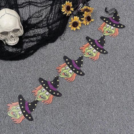Sett med 5 hengende hekser til Halloween-dekorasjoner