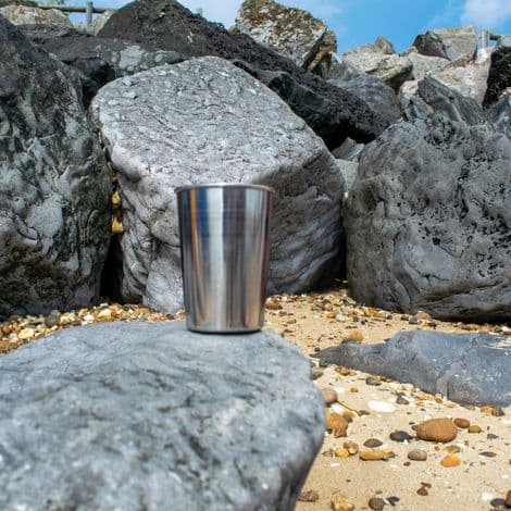 Reisekopper i rustfritt stål, sett med 4, med glidelåsetui, for camping og piknik