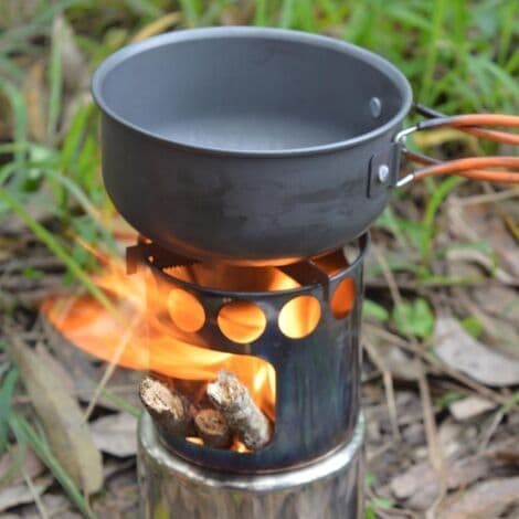 Lett og bærbar vedovn i rustfritt stål for utendørs matlaging, piknik og camping.