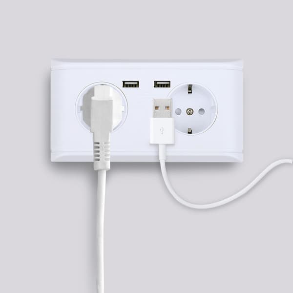 Multifunksjonell EU-veggkontakt med doble USB-porter for telefonlading 250V