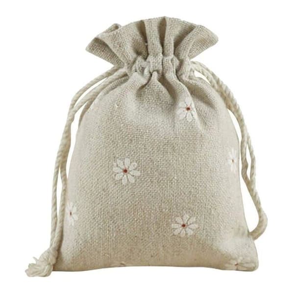 Sett med 20 lin/jute poser med snøring, måler 13*18 cm.