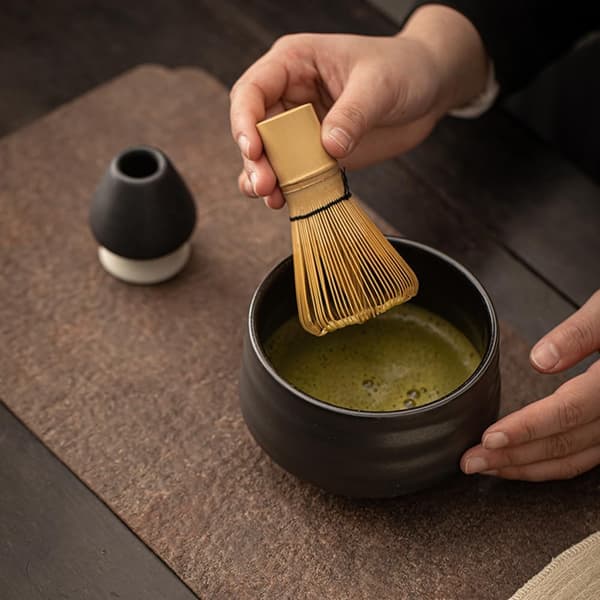 Matcha Te Bambuvisp och Keramiskt Stativ 2-delat Set - Svart Hållare - 1 Set Chasen Stativ