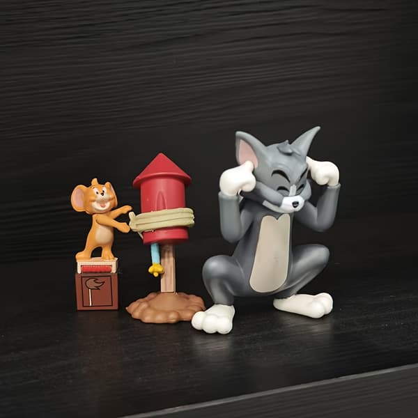 2 st Tom & Jerry PVC Skrivbordsdekorationer, Halloween-tema language