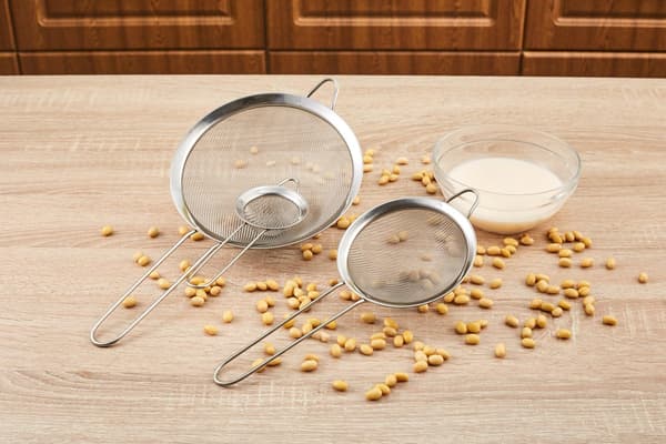 Durable Fine Mesh 3-Piece Sieve Set for Professional Kitchen Prep, Easy-Clean Non-Stick Strainer Tools Stainless SteelCJY