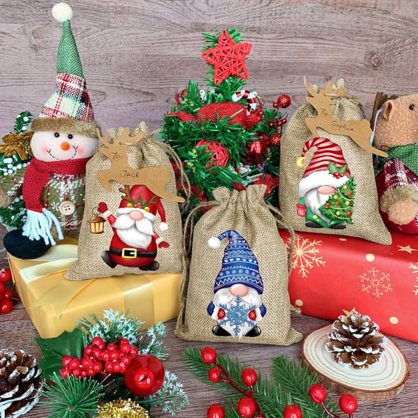 Julklappspåsar i säckväv med dragsko, 24 stycken julbuffelrutiga linnesnacksgodispåsar för julfester B