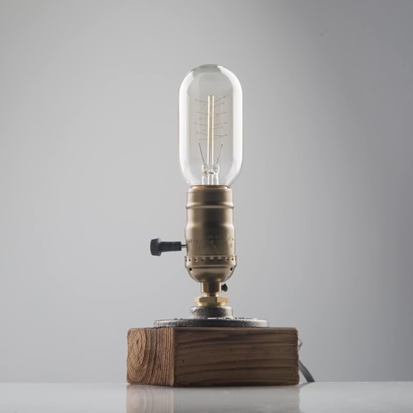 Industriel steampunk bordlampe E27 pærer med træfod