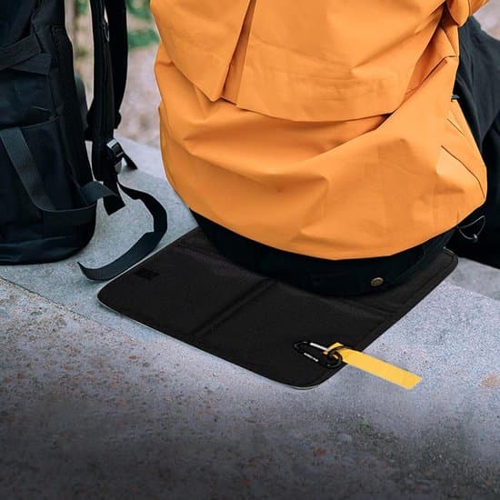 Sammenklappelig sædepude - Med velcro - 36 x 32 cm - Bærbar - Velegnet til picnics camping vandreture backpacking bjergbestigning Sort