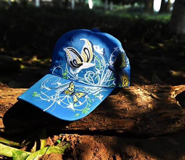 Baseballkasket til kvinder med sommerfuglebroderi – Blomsterpaillet justerbar solhat blå blue