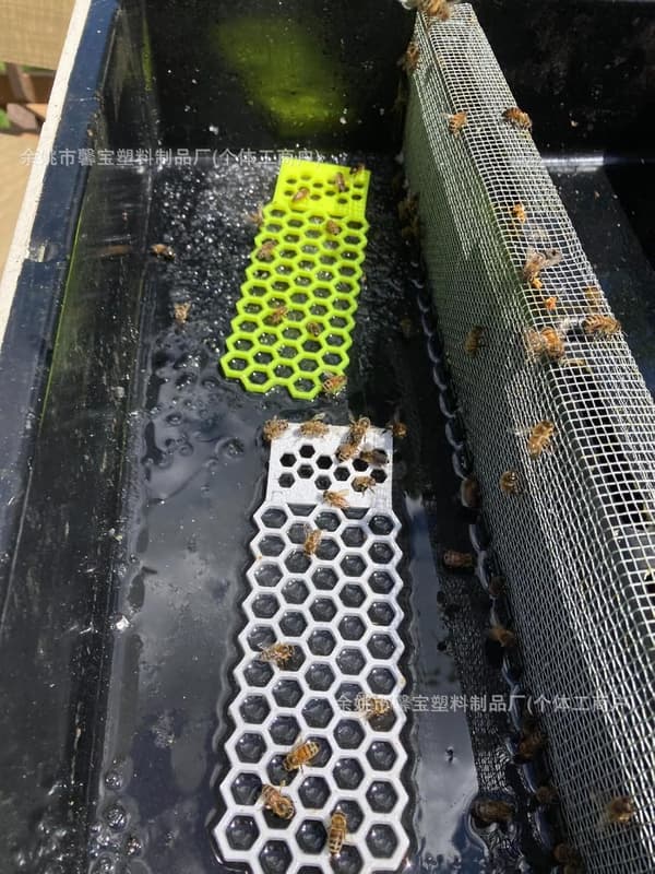 Flytande Biledare, Dricksvattenstege för Insekter i Plast (2 Stycken) (2 Färger)