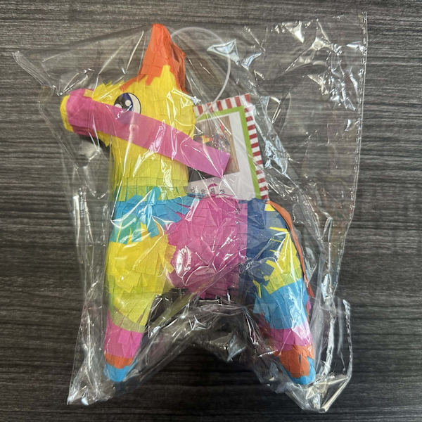24-dages julekalender: Mini pyramidegenstande, mini piñatas og nedtællingsgaver til julebegivenheder.