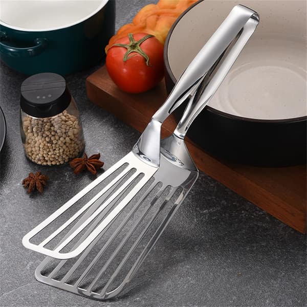 Åpen nettingdesign for enkel snuing; ergonomisk utformet grillspatel/tang.