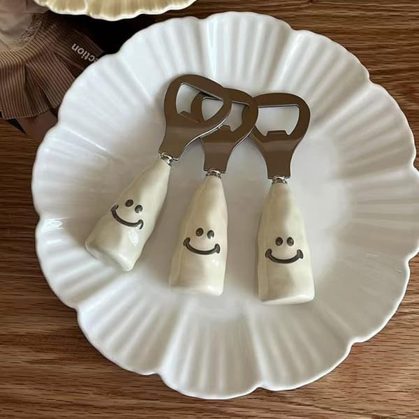 3 søte ølåpnere med smilefjes