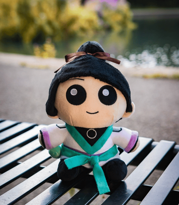 PLUSHIE DOLL VALORANT SAGE Mjuk leksak