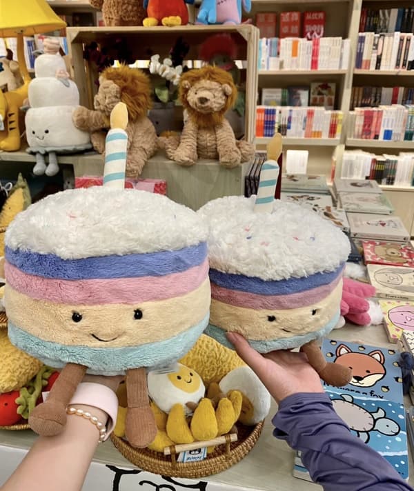 Jellycat Amuseable Regnbågsfödelsedagstårta Plysch 15cm Samlarobjekt Mjuk Leksak NY