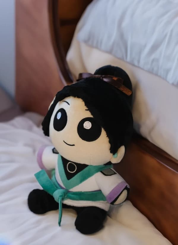 PLUSHIE DOLL VALORANT SAGE Mjuk leksak