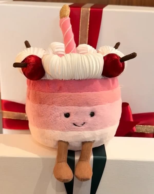034 Söt Jellycat Cheryl Cake – Begränsad Harrods-utgåva, måste-ha-plysch! 034