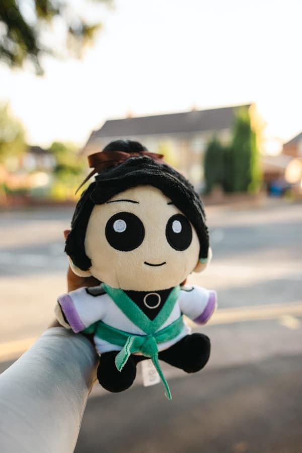 PLUSHIE DOLL VALORANT SAGE Mjuk leksak