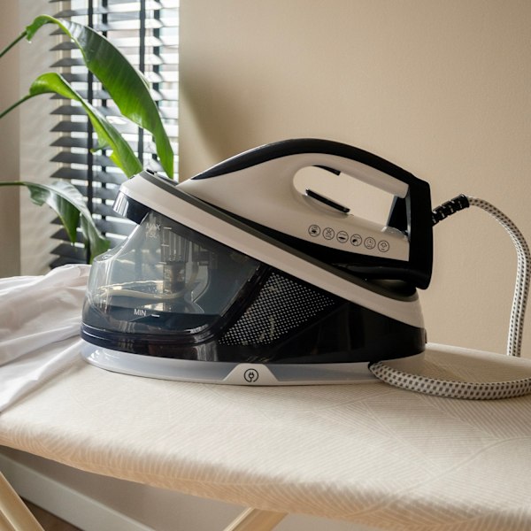 BREND Dampstrygejern med dampgenerator på 1500 ml – Hvid